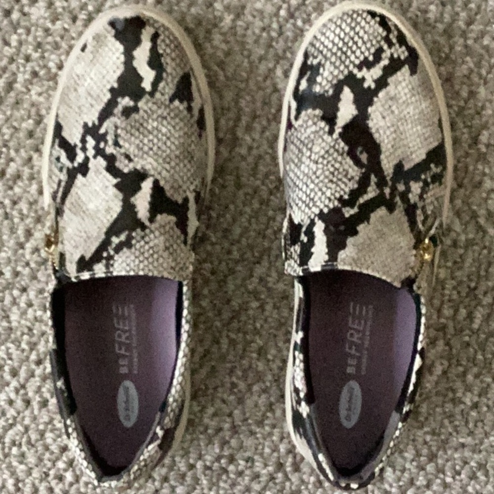 Snake skin pull on with side zipper entry